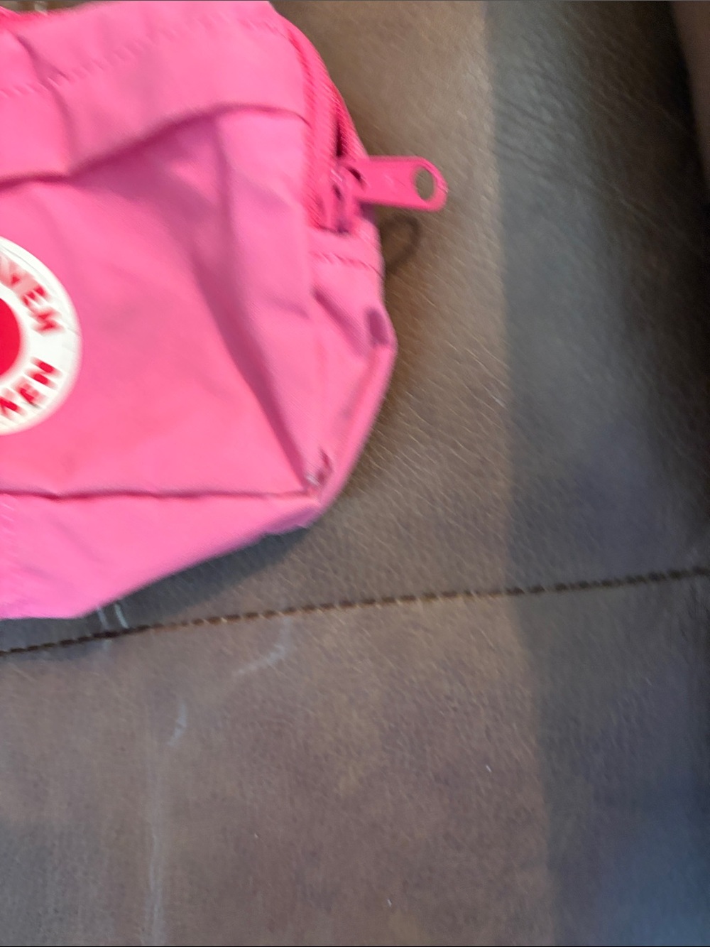 Fjallraven Kånken Mini Sling Bag in Bright Pink - Picture 5 of 5